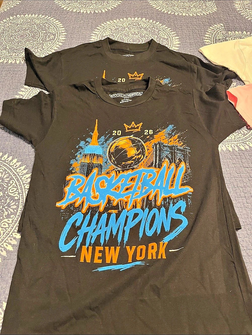 T shirt bundle Graphic Short Sleeve Tee Size Small to medium